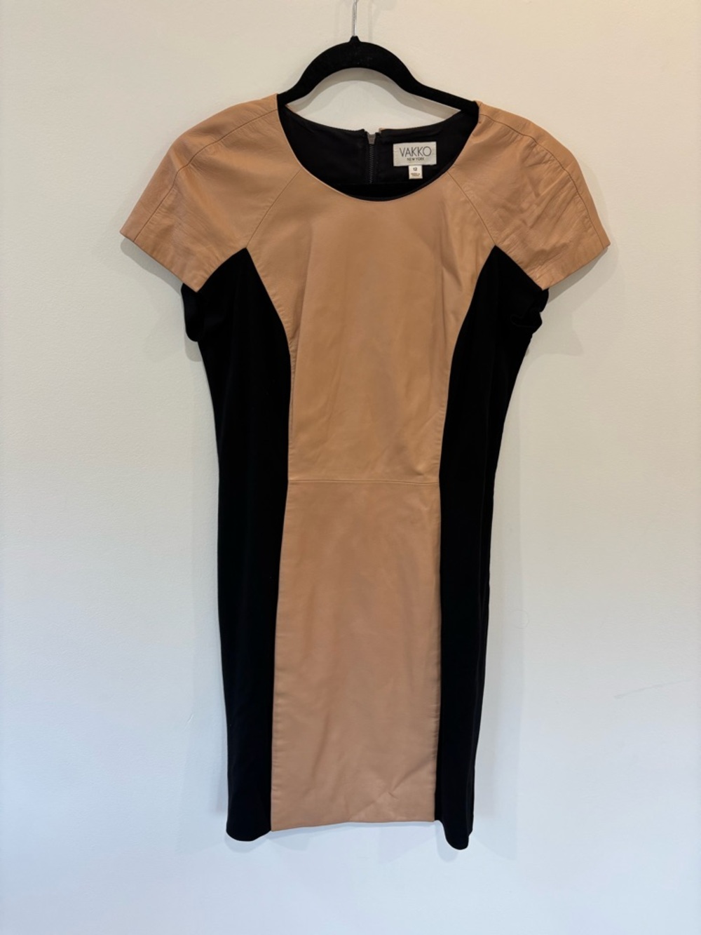 VAKKO New York Leather Black Tan Stretch Sheath Cap Sleeve Dress